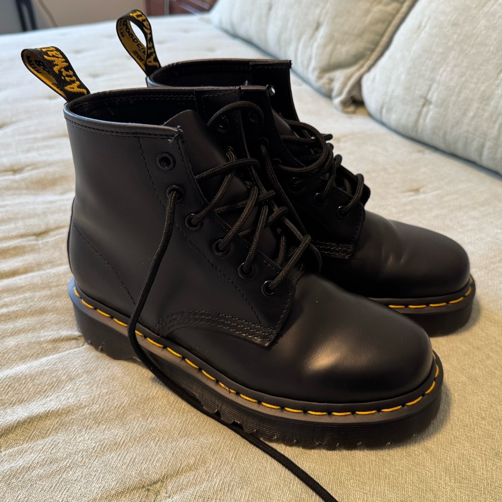 Dr Martens 101 Smooth Leather Ankle Boots